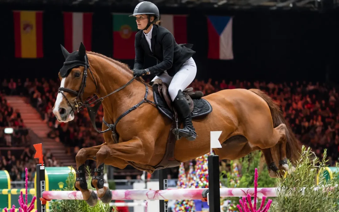 Participante dressant son cheval pendant le concours hippique de Genève